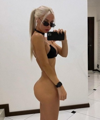 Соблазнительная шатенка приглашает провести время в атмосфере уюта и страсти. Гарантирую незабываемый опыт и полное удовлетворение твоих желаний. Позвони, не пожалеешь! 8320, 25 лет